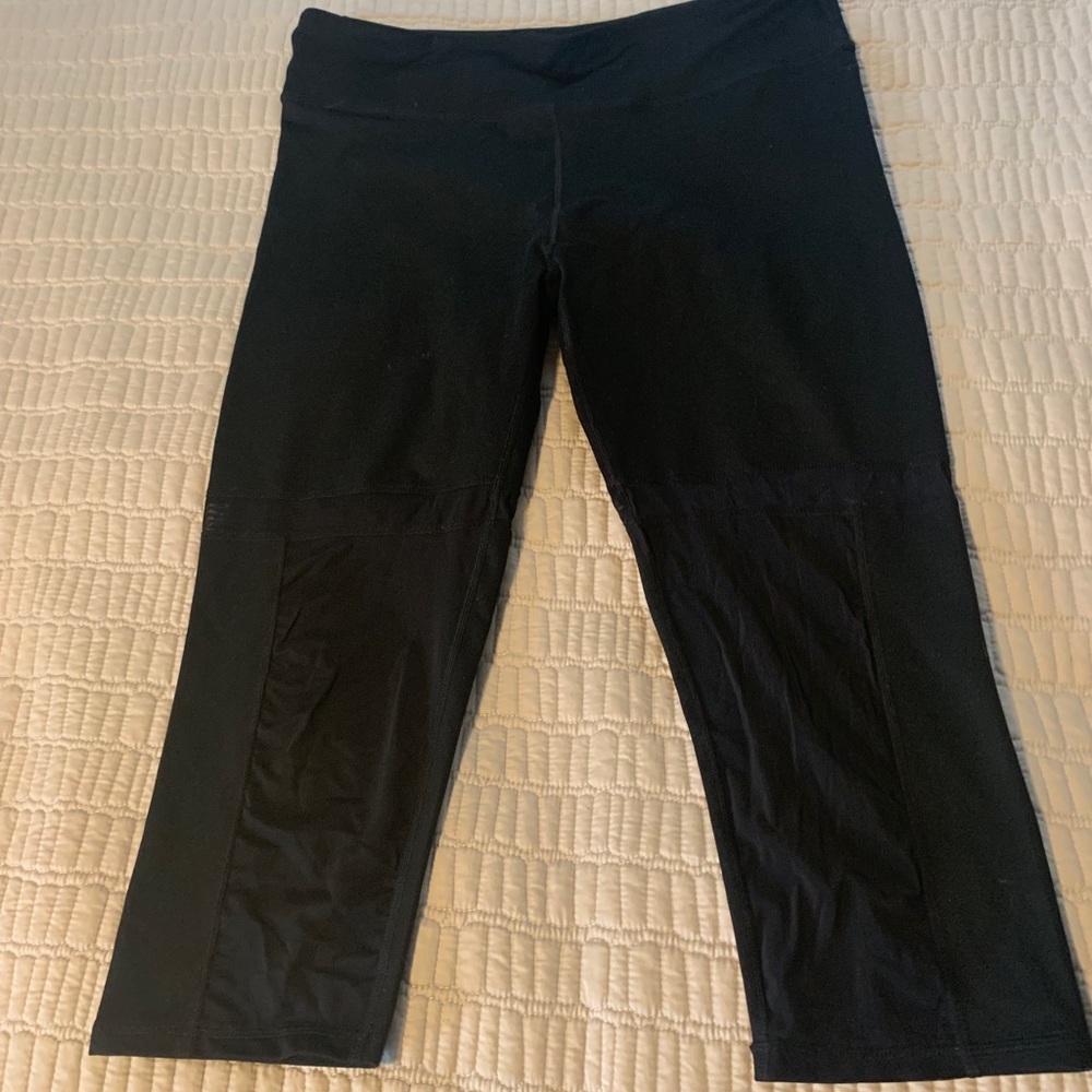 Fabletics Capri length workout leggings